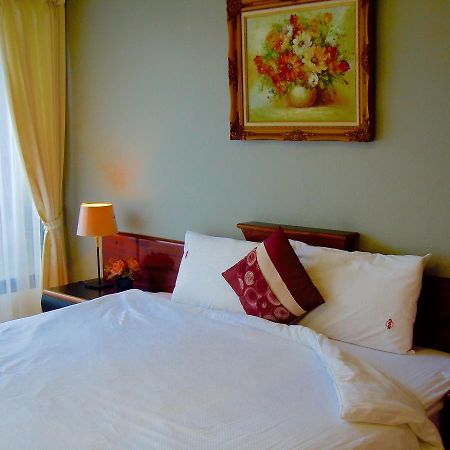 Moonlight House Hotel Nakhonratcsaszima Kültér fotó
