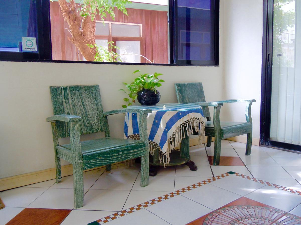 Moonlight House Hotel Nakhonratcsaszima Kültér fotó
