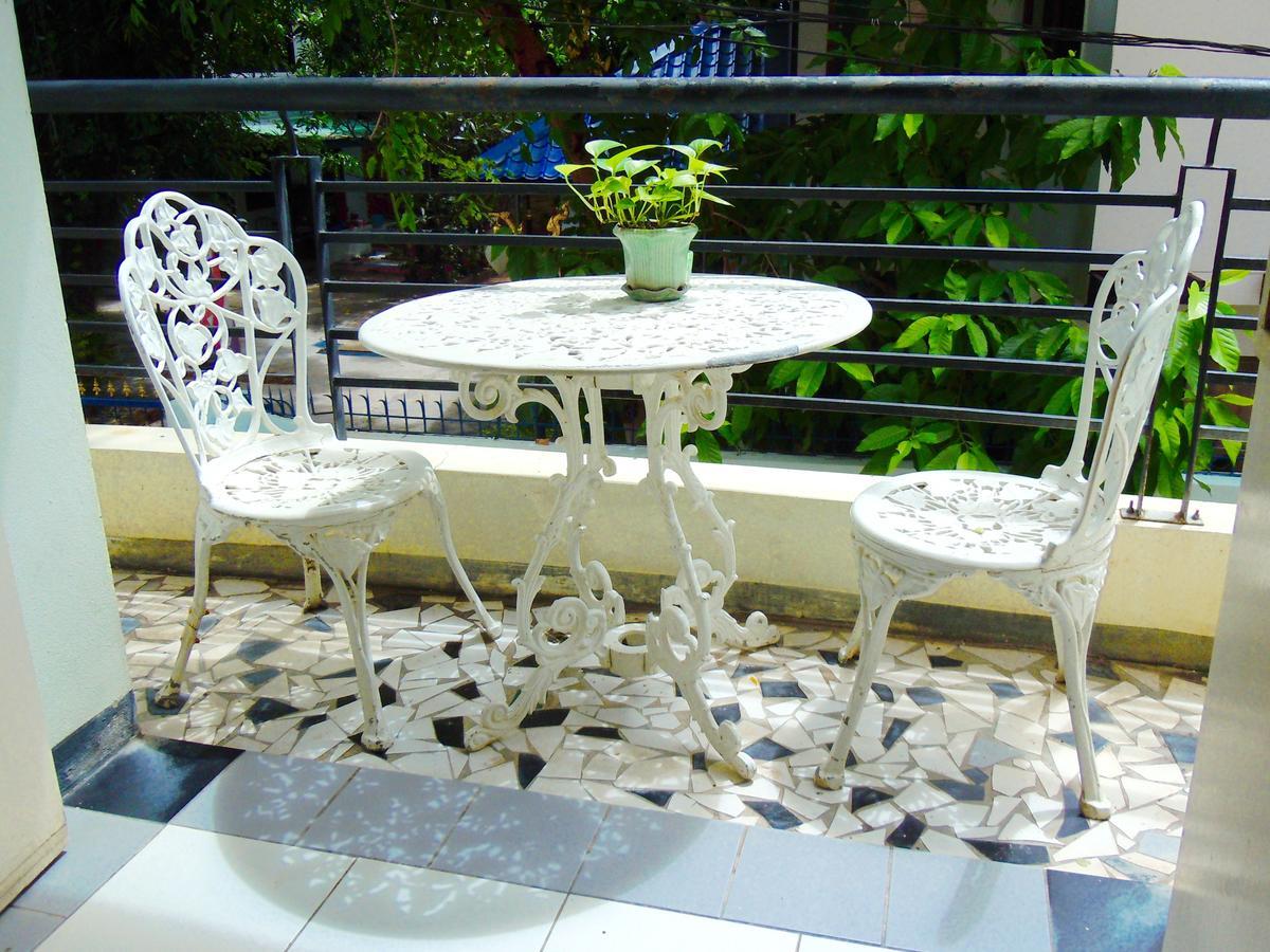 Moonlight House Hotel Nakhonratcsaszima Kültér fotó
