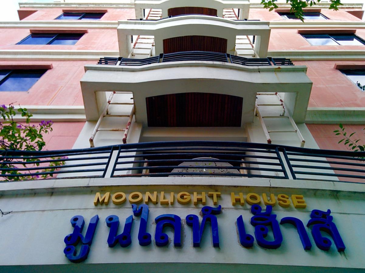 Moonlight House Hotel Nakhonratcsaszima Kültér fotó