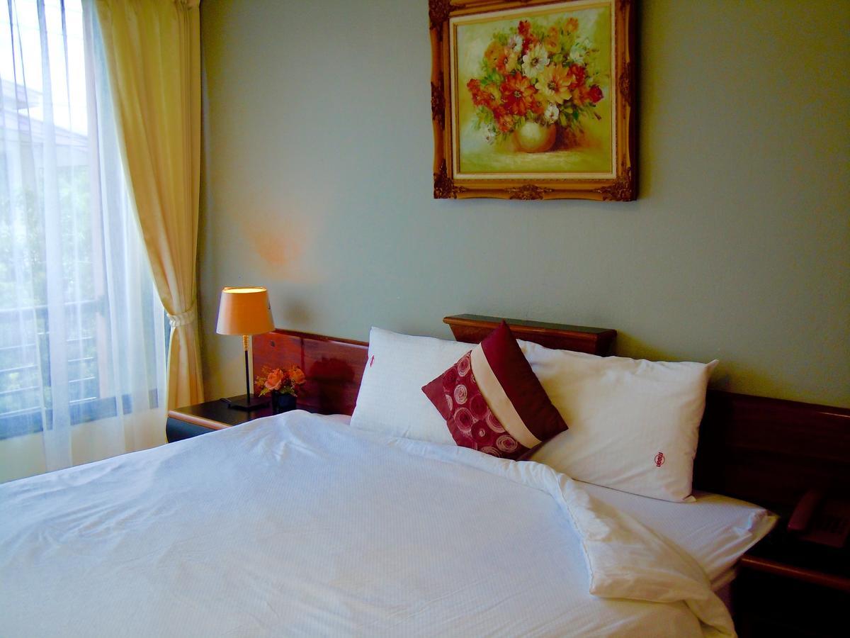 Moonlight House Hotel Nakhonratcsaszima Kültér fotó