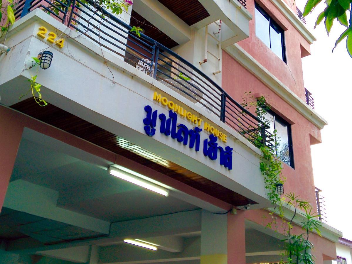 Moonlight House Hotel Nakhonratcsaszima Kültér fotó