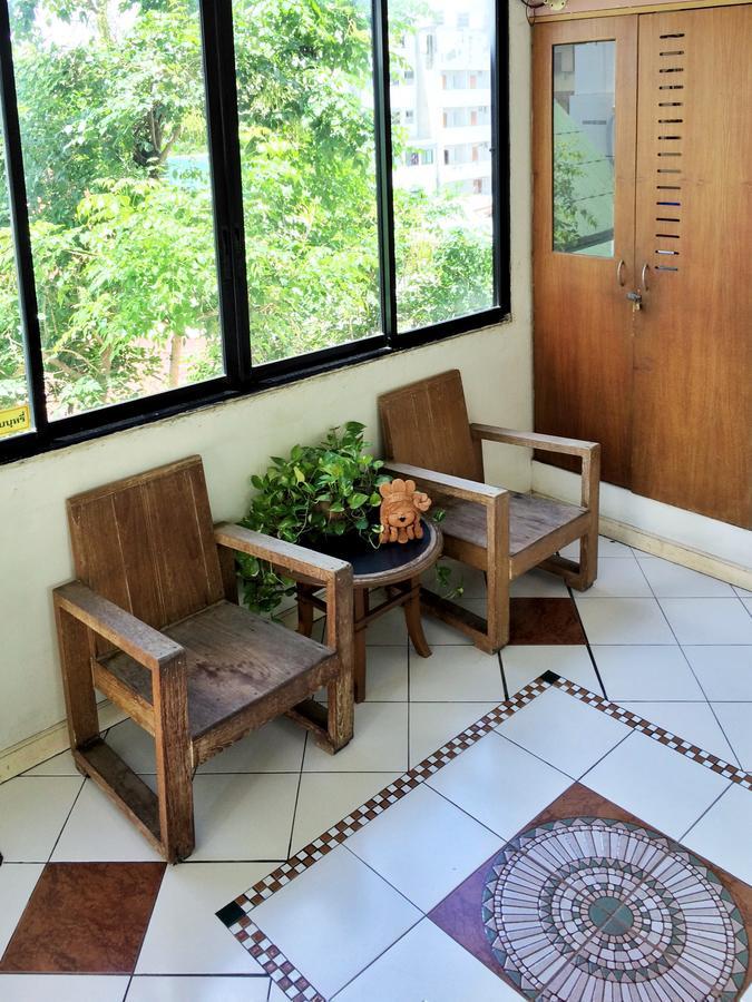 Moonlight House Hotel Nakhonratcsaszima Kültér fotó