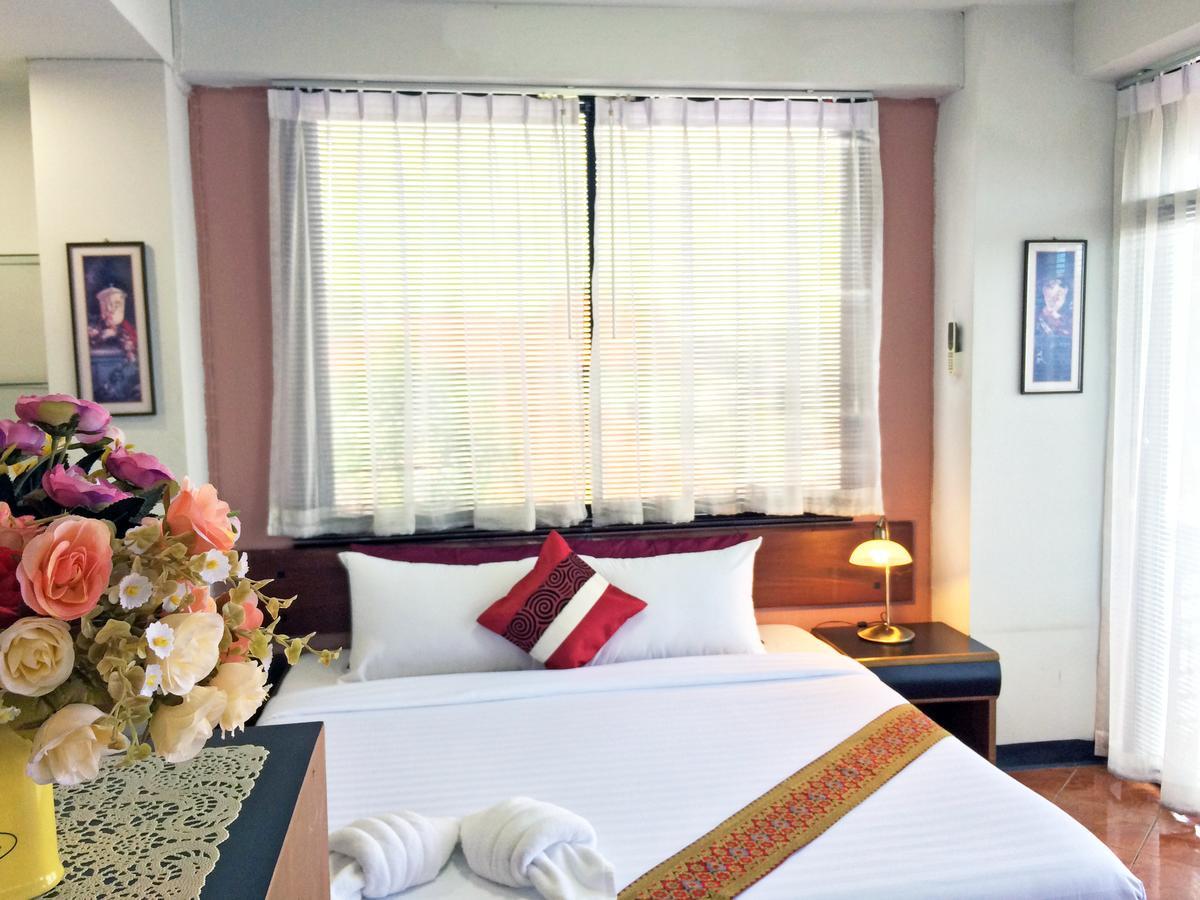 Moonlight House Hotel Nakhonratcsaszima Kültér fotó